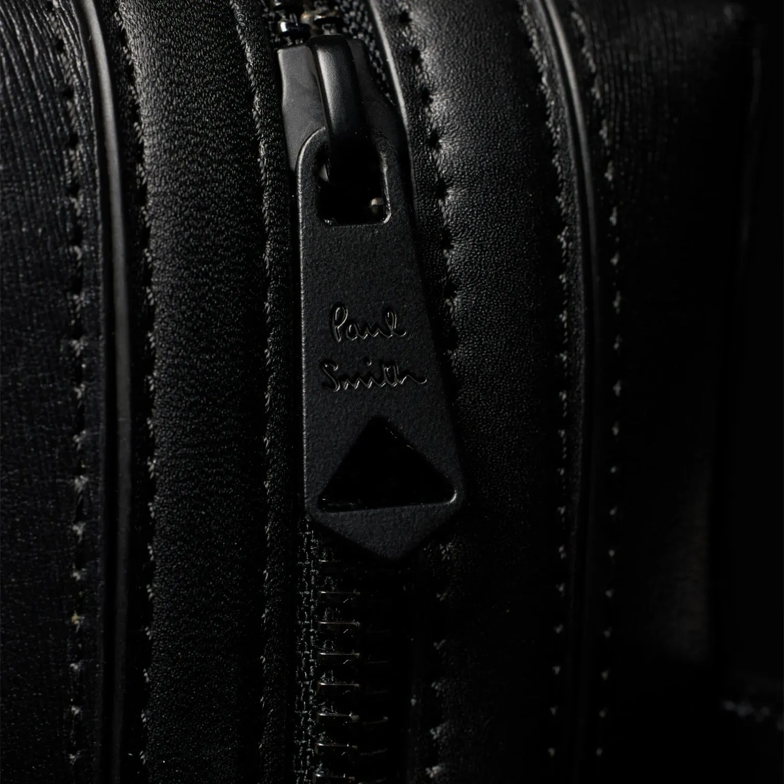 Men's Embossed Straw Grain Leather Wash Bag | Black